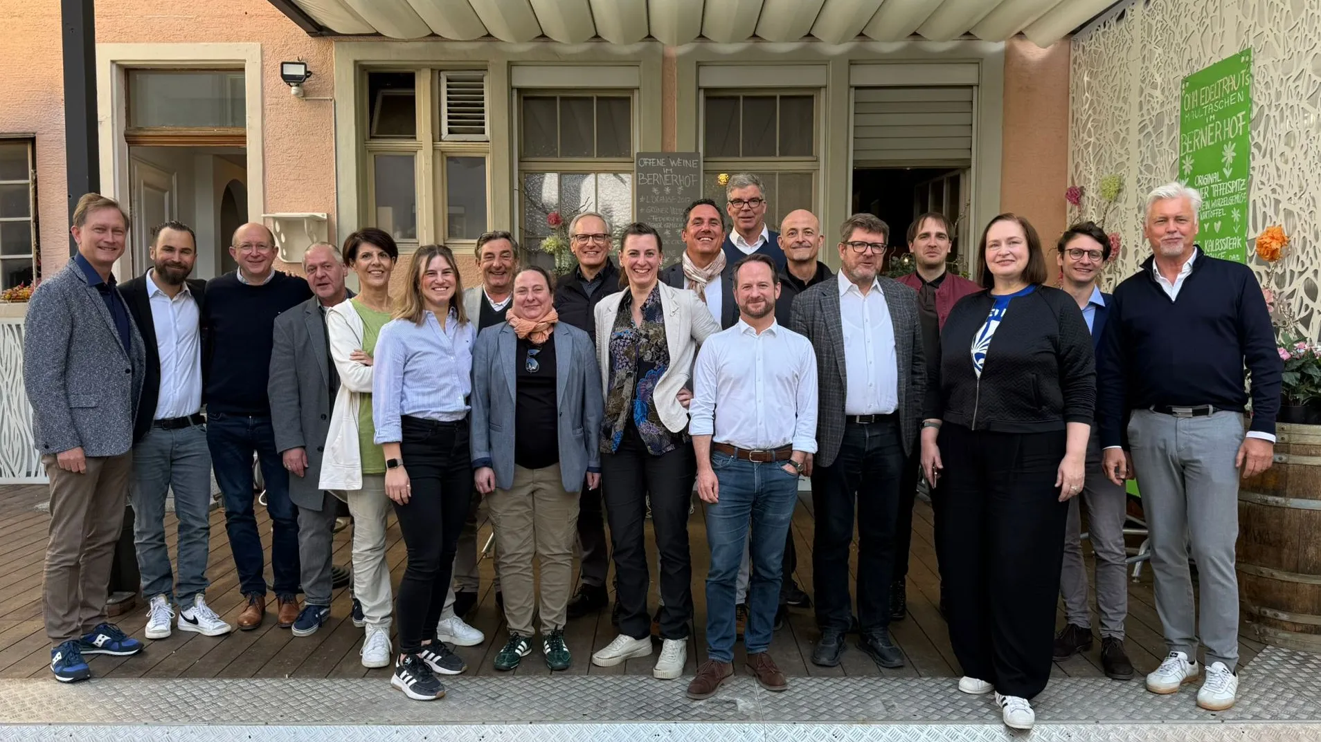 Gruppenfoto der anwesenden Vertreter*innen der Joint Societies des DACH-Raumes